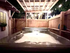 Romantic Light Filled Loft Hot Tub Downtown Indy! - Image 4