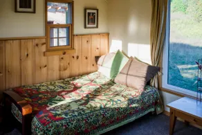 Waterside Nature Cabin - Private & Comfortable - Image 5