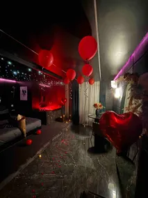 Romantic night Suite & Jacuzzi - Image 4