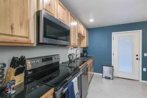 Blue Aurora Comfy Apartment Jetted tub, King Bed - Image 5