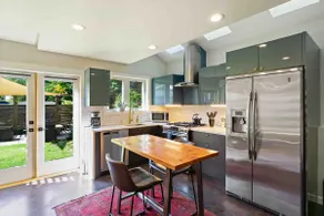 Modern Oasis in Ballard. New cottage w/ 1.5 baths - Image 2