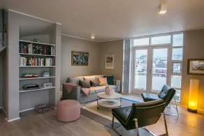 Penthouse Downtown with Free Parking - Image 2