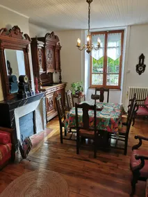 Village house in the heart of the village, close to all amenities - Image 3