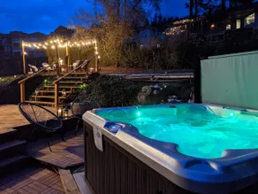 180° Lake view + Hot Tub + Pool Table - Image 3