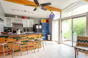 MODERN SUPER TRENDY Central Austin 10 min Downtown - Image 2
