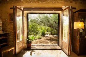 250sqm w/Private Pool • FastWifi • 15min 2highway - Image 2