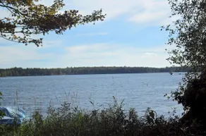 Cozy home, Lake 2 min walk 2 kayaks available - Image 3