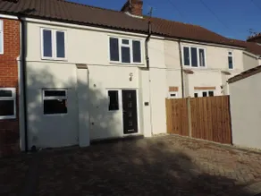 4 Bed Farnborough Air Accommodation - Image 3