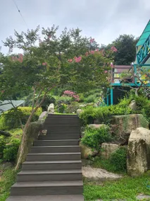 This is a relaxing space in Namhae with a great view of the sea. - Image 5