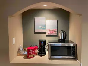 Spacious Private Basement Close to Airport & Shops - Image 2