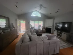 Comfortable convenient quaint - Image 2