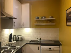 Peaceful Thames location for families & friends - Image 3