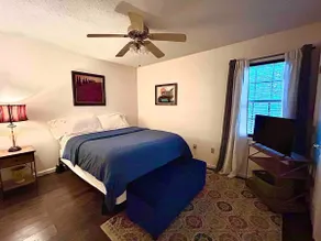Oxford Town-Close to Campus and Walking Trails-New Furniture! - Image 3