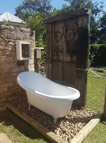 Cozy Stone Cottage Sleeps 11 people with fire plac - Image 4