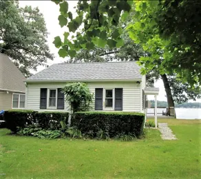 Charming Cottage on Beautiful Fish Lake - Image 3