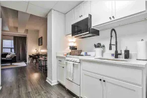 Lovely 1 - bedroom condo in downtown Athens 308 - Image 2