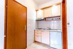 Modern Studio Apt Perfect for Romantic Getaway - Image 3
