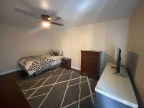2 bedroom Condo Close to the Airport FREE KAYAK - Image 2