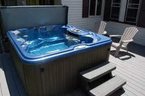Mount Washington Home Escape w/ Jacuzzi - Image 3
