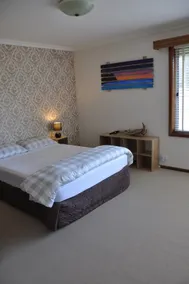 Location Perfect! Pet/Mobility Friendly Fast Wifi - Image 3
