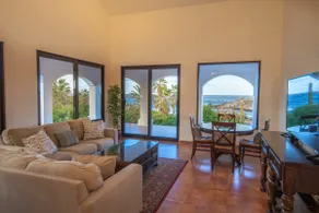 Secluded Beachfront Luxury Villa in Private Resort - Image 4
