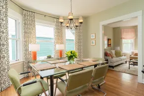 Spacious 3BR with Parking Option, Steps to Metra! - Image 5