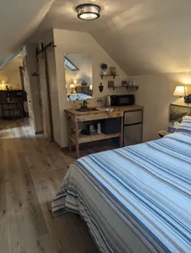 Pine View Loft Retreat for Two 18+ - Image 4