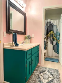 Lush King Suite near Downtown - Image 2