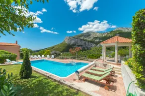 Villa Klara with 72 sqm pool and view on Split and islands - Image 4