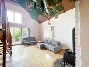 Charming house and free parking - Image 2
