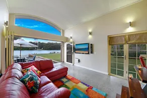 Sydney waterfront boatshed - Image 3
