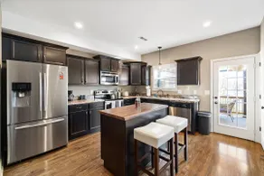 Downtown Luxury 2Bedroom Townhome - Image 5