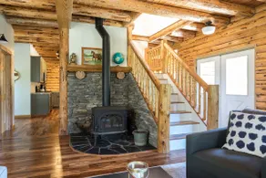 Spacious Modern Log Cabin - 5 Minutes to Town - Image 5