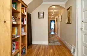 Classic 2BR/1BA Apt - Image 2