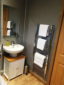 Kennedy Terrace; Modern 2 bedroom house, central - Image 5