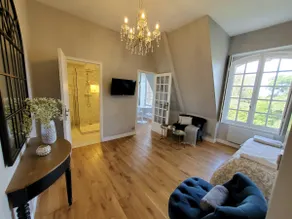 Beautiful suite in a historical castle in Loire Valley - Image 2