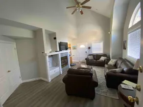 Vraiment un chalet suisse!  Ce chalet de 3 chambres est situé dans la vallée de Midway - Image 3
