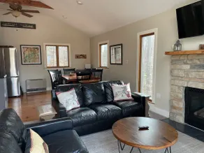 Cozy and Private Cabin on Almost 2 Acres w/Stone Fireplace in White Mountains - Image 2