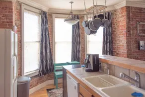 Double Master Unit in Gorgeous Victorian Mansion - Image 5