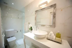 GORGEOUS, VERY SPACIOUS APARTMENT - Image 2