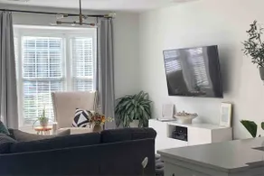 Cheerful town home with private patio, close to downtown Alpharetta. - Image 2