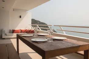 2BR Beachfront Resort Apartment w Sea View Hot Tub - Image 2