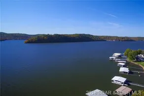 Large home on a flat lot. Private dock and ramp - Image 4