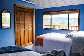 Cozy & Quiet 2 bdrm private Treehouse getaway with Amazing Views minutes from UO - Image 5
