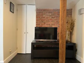Cozy Garden Suite with EV Charger & Private Entry - Image 3