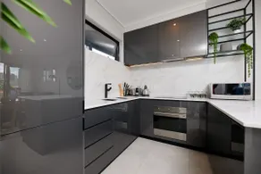 Oskido's Hyde Park Luxury Apartment - Image 4