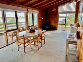 'Mad on Marlo' - Perfect location on water's edge - Image 3