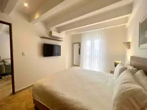 Beautiful 2BR Apt. In the Old City - Image 3