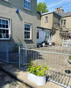 Georgian home offers 3 bedroom private wing. - Image 3