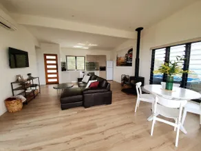 Treetop Cottage Escape | Unwind & Indulge + Brekky - Image 4